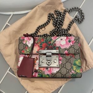 Gucci floral chain bag! 💗